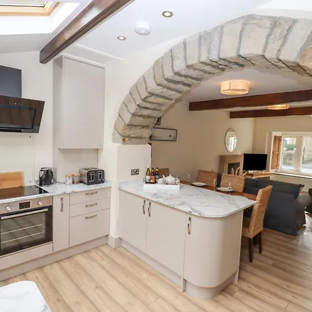 1 Grosvenor Farm * Skipton