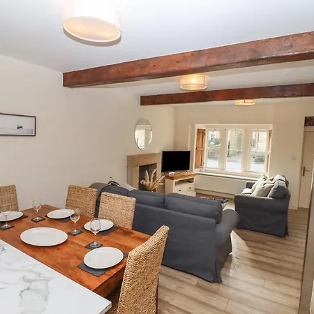 1 Grosvenor Farm * Skipton