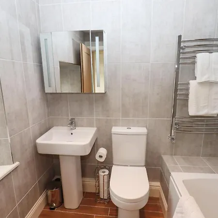 1 Grosvenor Farm Holiday home *