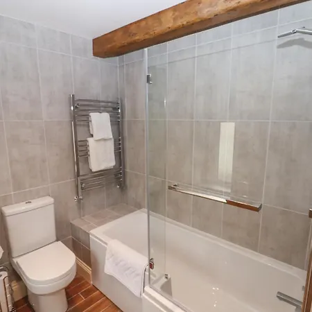 1 Grosvenor Farm *